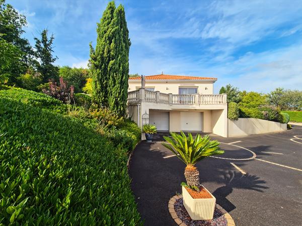 Magnifique propriété de 184 m² avec sous-sol total