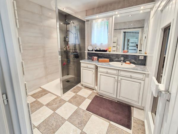 Magnifique propriété de 184 m² avec sous-sol total