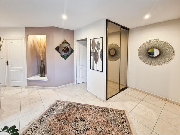 Magnifique propriété de 184 m² avec sous-sol total