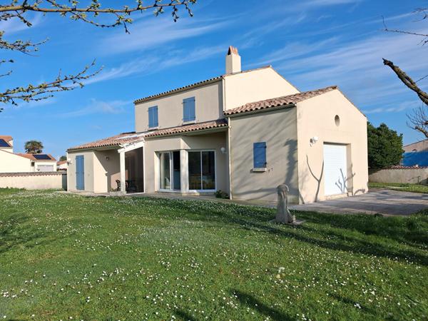 À quelques pas de la plage de Matha - Grande maison familiale au calme, au coeur du village