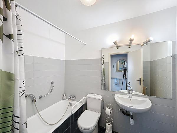 Grand 2 pièces - Bas Carnot - 2 caves - 1 stationnement