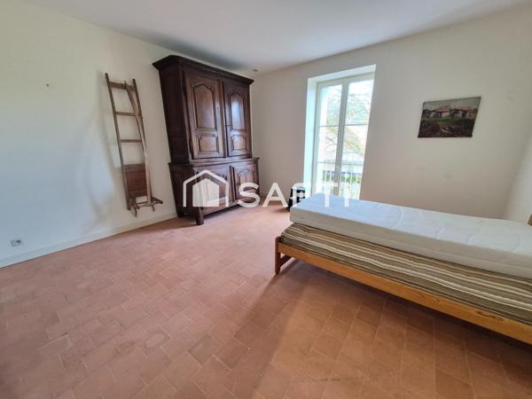 MAISON MAITRE 5ch +Rivière +Jardin +65m² à rénover