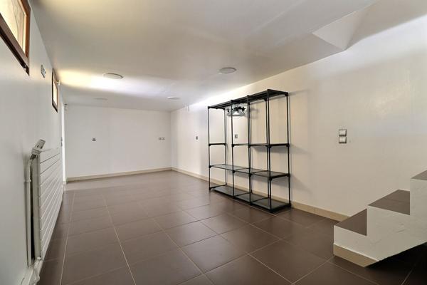 Maison 86 m² Aubervilliers  Cour, stationnement, terrasse