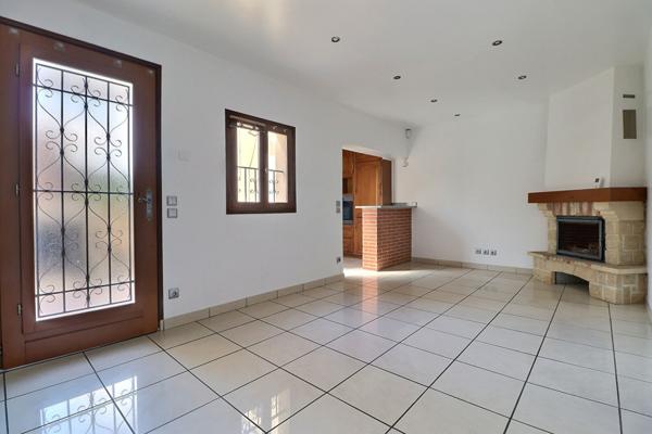 Maison 86 m² Aubervilliers  Cour, stationnement, terrasse