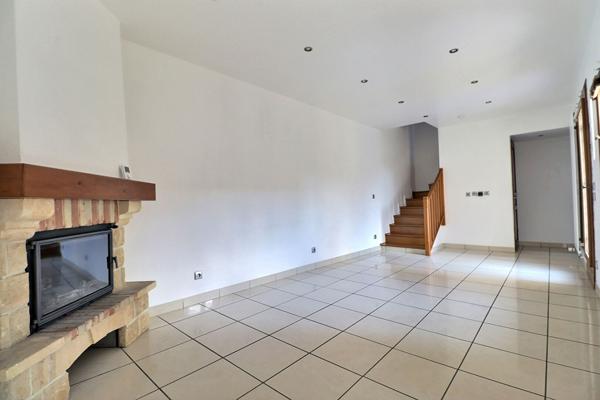 Maison 86 m² Aubervilliers  Cour, stationnement, terrasse