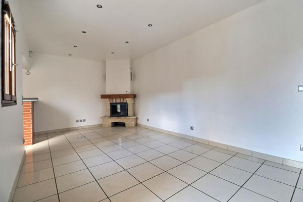 Maison 86 m² Aubervilliers  Cour, stationnement, terrasse