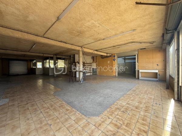 Local commercial de 318 m²