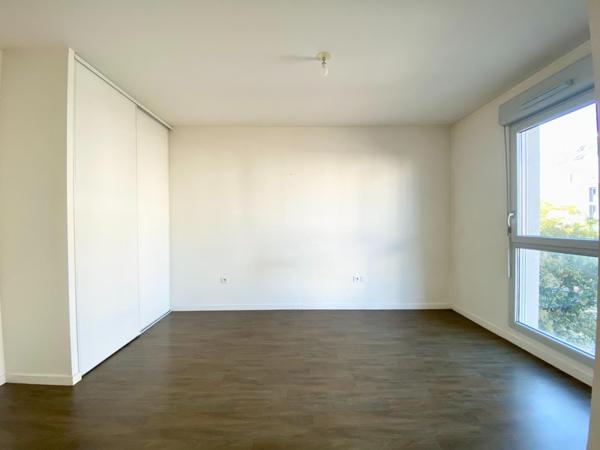 Appartement 2 pièces 45m2 avec balcon et parking