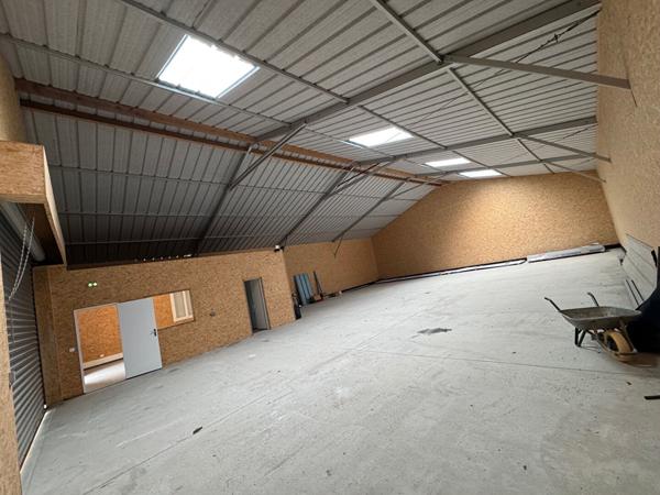 A LOUER : Local d'activité NEUF environ 300 m2 - PONTCHATEAU