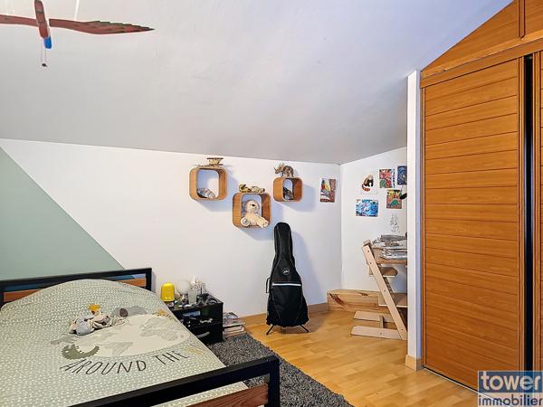 Maison
                                                                                                                                                                                                                                                                                                                        7 pièce(s)                                                                                                                                                                                                          5 chambre(s)                                                                                                                                                                                                          160  m²