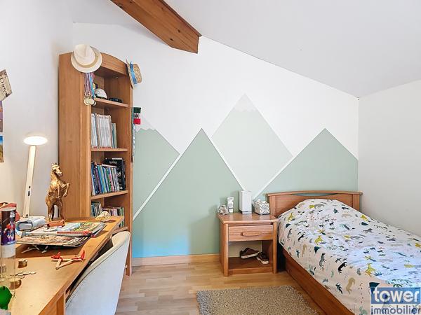 Maison
                                                                                                                                                                                                                                                                                                                        7 pièce(s)                                                                                                                                                                                                          5 chambre(s)                                                                                                                                                                                                          160  m²