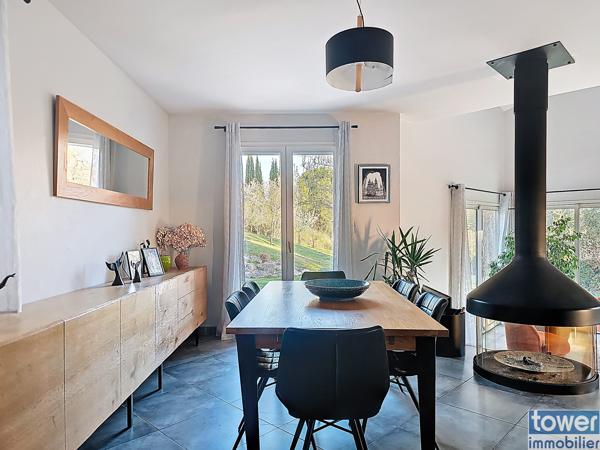 Maison
                                                                                                                                                                                                                                                                                                                        7 pièce(s)                                                                                                                                                                                                          5 chambre(s)                                                                                                                                                                                                          160  m²