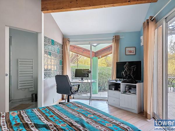 Maison
                                                                                                                                                                                                                                                                                                                        7 pièce(s)                                                                                                                                                                                                          5 chambre(s)                                                                                                                                                                                                          160  m²