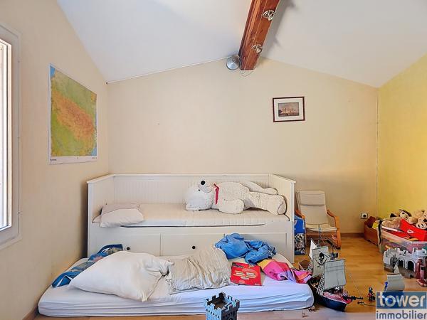 Maison
                                                                                                                                                                                                                                                                                                                        7 pièce(s)                                                                                                                                                                                                          5 chambre(s)                                                                                                                                                                                                          160  m²