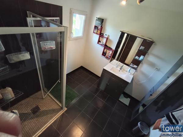 Maison
                                                                                                                                                                                                                                                                                                                        6 pièce(s)                                                                                                                                                                                                          5 chambre(s)                                                                                                                                                                                                          164  m²