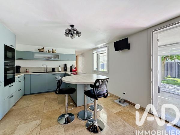 Maison à vendre 6 pièces 175 m² Pélissanne