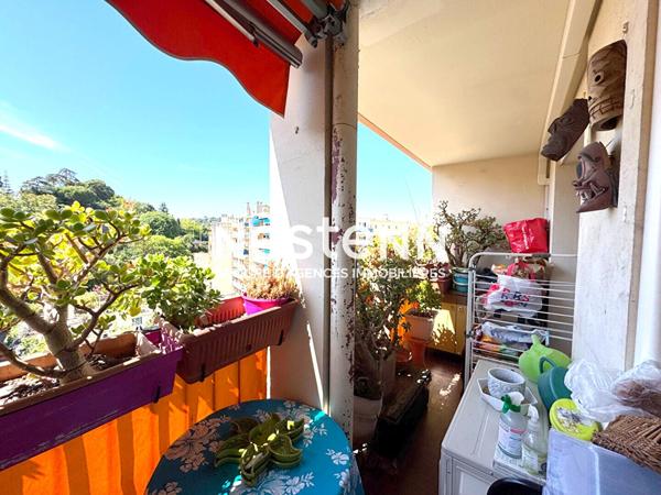 A VENDRE - VIAGER OCCUPE- RARE SUR LE MARCHE - 2 PIECES - CAVE - PARKING - AU COEUR DE RIQUIER