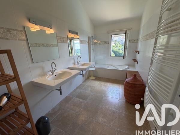 Maison à vendre 6 pièces 200 m² Châteauneuf-Grasse