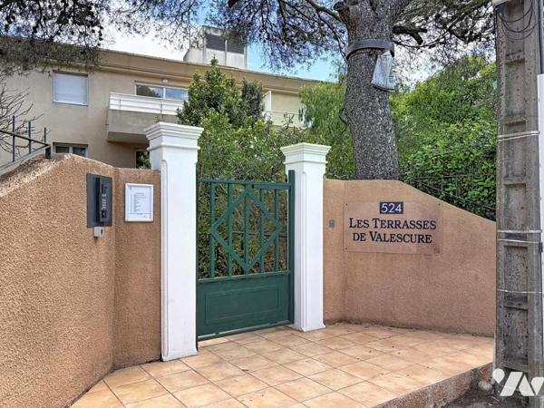 APPARTEMENT DE DEUX PIECES EN DERNIER ETAGE D'UNE RESIDENCE RECENTE AVEC GARAGE.