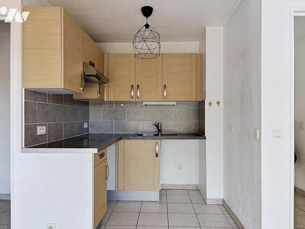 APPARTEMENT DE DEUX PIECES EN DERNIER ETAGE D'UNE RESIDENCE RECENTE AVEC GARAGE.