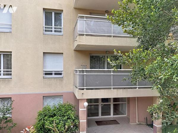 APPARTEMENT DE DEUX PIECES EN DERNIER ETAGE D'UNE RESIDENCE RECENTE AVEC GARAGE.