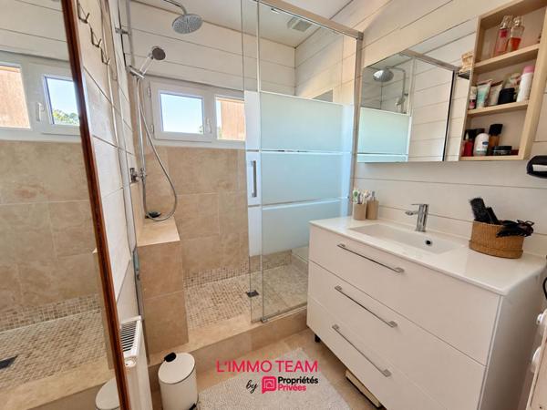 Villa contemporaine T4 avec piscine sur 13000m² de terrain au calme à 10 minutes de CAHORS