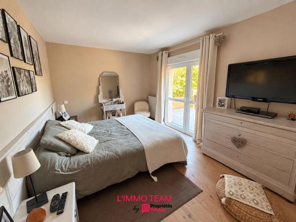 Villa contemporaine T4 avec piscine sur 13000m² de terrain au calme à 10 minutes de CAHORS