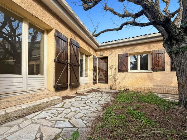 Les Pennes Mirabeau - Maison Traditionnelle T4 de 100 m2 + garage 22m2 et sous sol 50m2 sur une parcelle de 520m2 envirnon