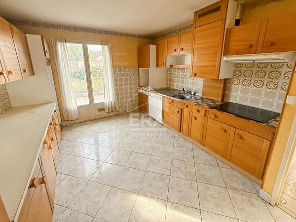 Les Pennes Mirabeau - Maison Traditionnelle T4 de 100 m2 + garage 22m2 et sous sol 50m2 sur une parcelle de 520m2 envirnon