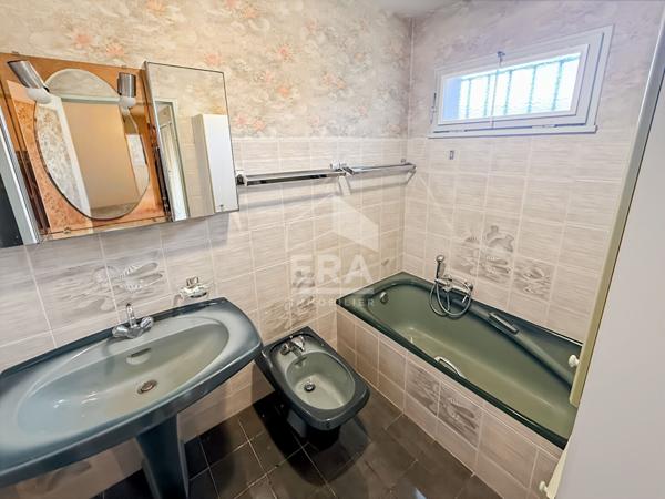 Les Pennes Mirabeau - Maison Traditionnelle T4 de 100 m2 + garage 22m2 et sous sol 50m2 sur une parcelle de 520m2 envirnon