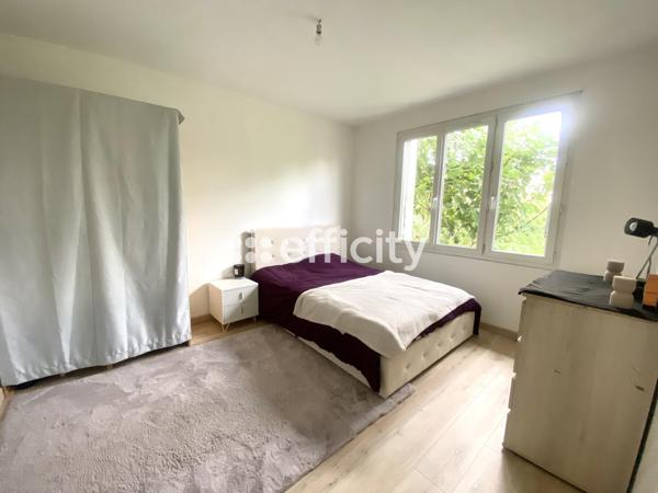 Maison
         6 pièces
        - 245 m² 429 000 € *