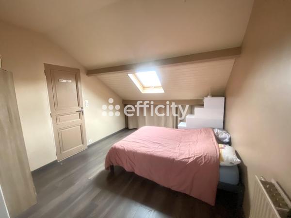 Maison
         6 pièces
        - 245 m² 429 000 € *