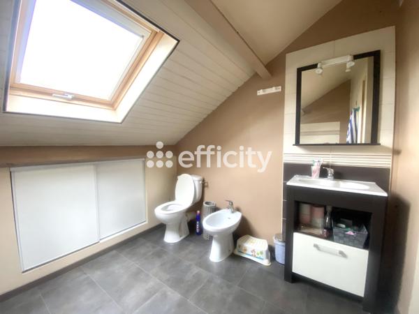 Maison
         6 pièces
        - 245 m² 429 000 € *