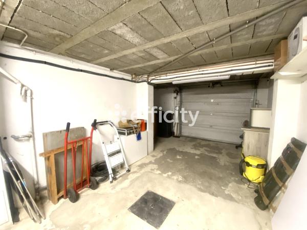 Maison
         6 pièces
        - 245 m² 429 000 € *