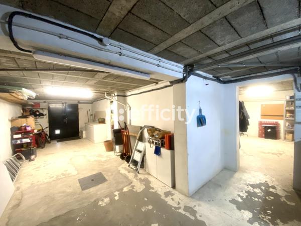 Maison
         6 pièces
        - 245 m² 429 000 € *