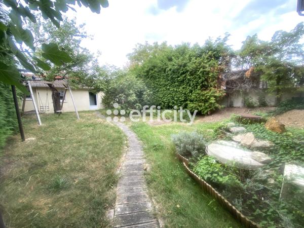 Maison
         6 pièces
        - 245 m² 429 000 € *
