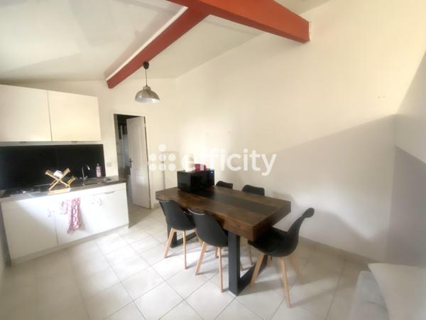 Maison
         6 pièces
        - 245 m² 429 000 € *