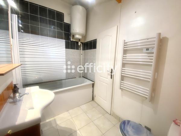Maison
         6 pièces
        - 245 m² 429 000 € *