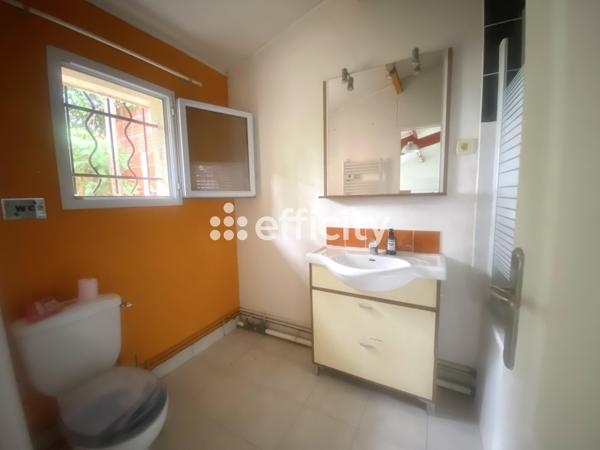 Maison
         6 pièces
        - 245 m² 429 000 € *