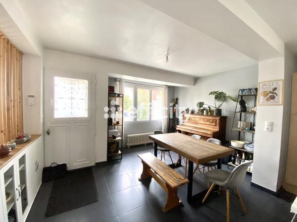 Maison
         6 pièces
        - 245 m² 429 000 € *