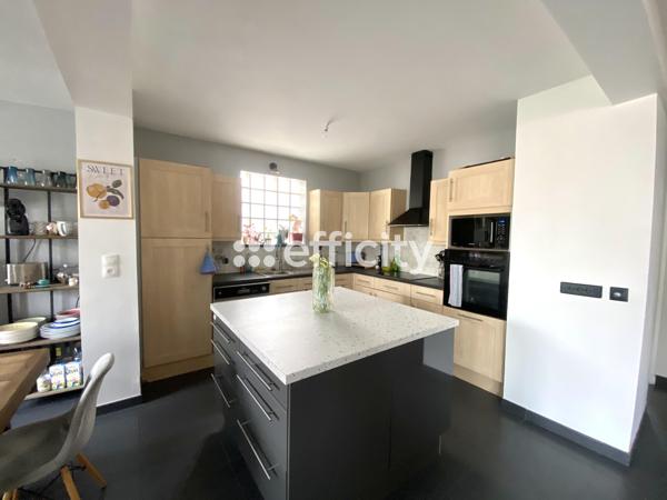 Maison
         6 pièces
        - 245 m² 429 000 € *