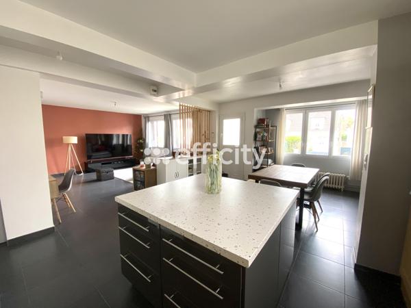 Maison
         6 pièces
        - 245 m² 429 000 € *