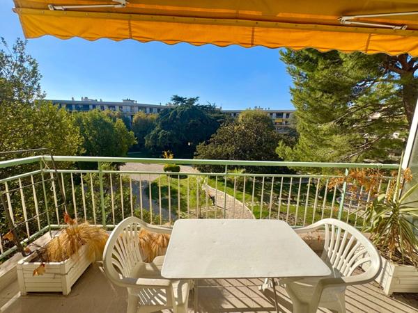 Appartement à vendre 5 pièces MARSEILLE 9EME ARRONDISSEMENT, avec terrasse, balcon, vue dégagée. cave. Stationnements libres et possibilité box