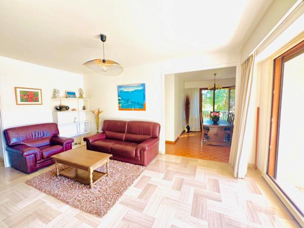 Appartement à vendre 5 pièces MARSEILLE 9EME ARRONDISSEMENT, avec terrasse, balcon, vue dégagée. cave. Stationnements libres et possibilité box