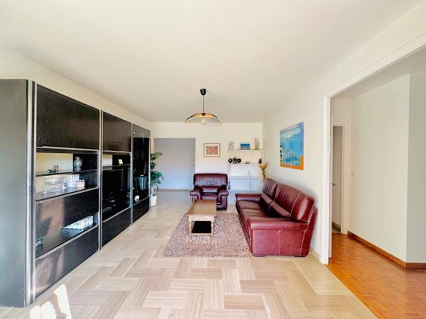 Appartement à vendre 5 pièces MARSEILLE 9EME ARRONDISSEMENT, avec terrasse, balcon, vue dégagée. cave. Stationnements libres et possibilité box