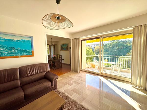 Appartement à vendre 5 pièces MARSEILLE 9EME ARRONDISSEMENT, avec terrasse, balcon, vue dégagée. cave. Stationnements libres et possibilité box