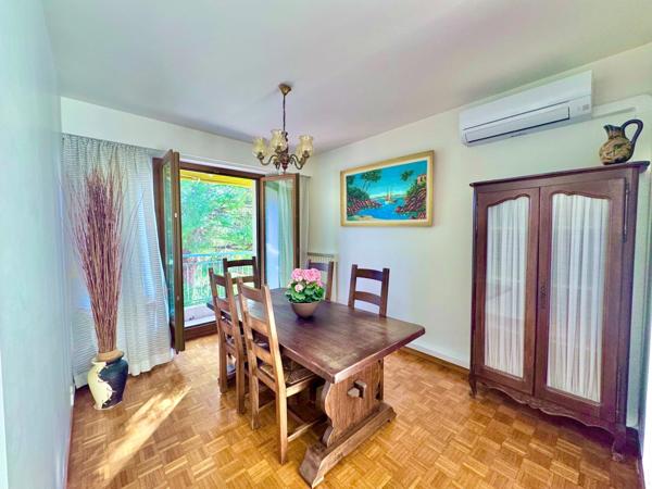 Appartement à vendre 5 pièces MARSEILLE 9EME ARRONDISSEMENT, avec terrasse, balcon, vue dégagée. cave. Stationnements libres et possibilité box