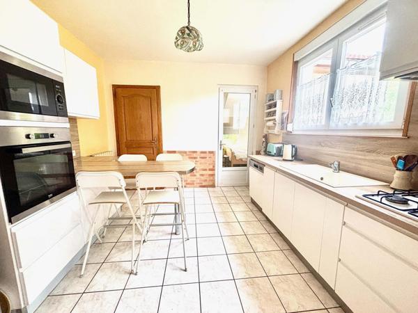 Maison jumelée avec un magnifique jardin arboré