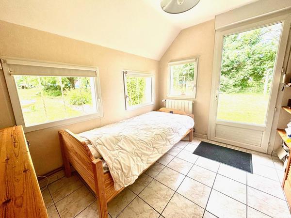 Maison jumelée avec un magnifique jardin arboré