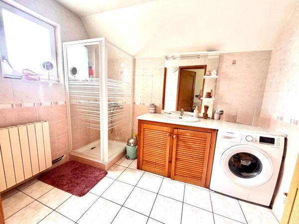 Maison jumelée avec un magnifique jardin arboré